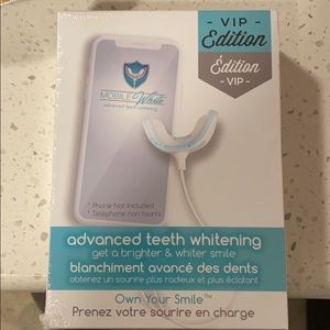 Mobile teeth whiting system